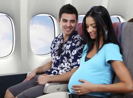 Có nên đi máy bay khi mang thai?